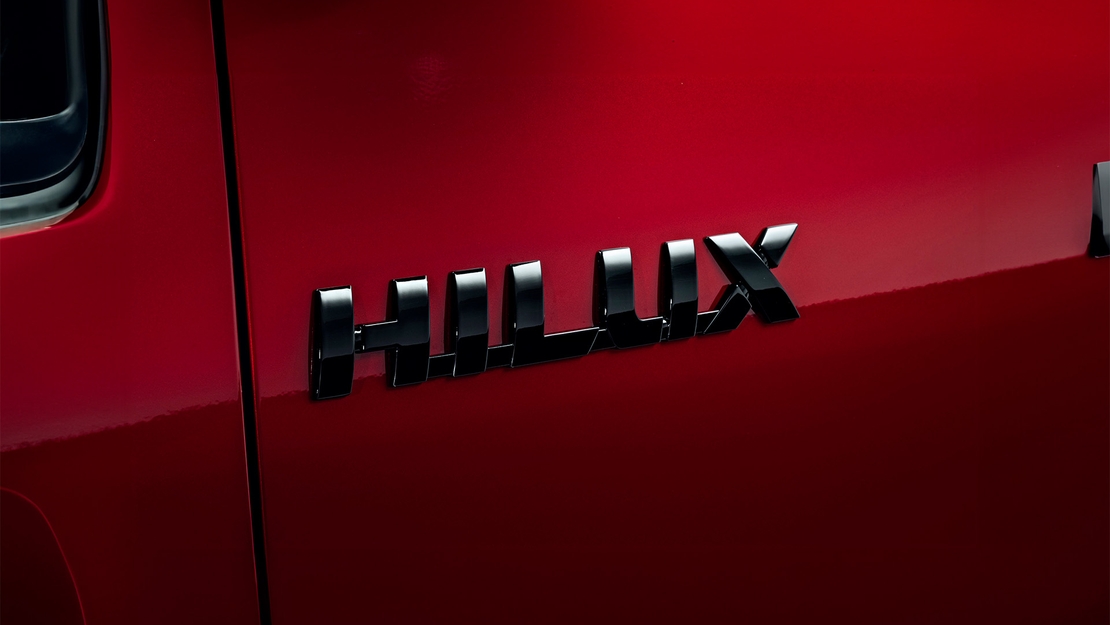 Toyota-Hilux-GR-SPORT-II-exterieur-logo